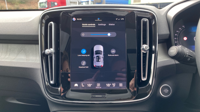 Volvo XC40 2.0 B3P Ultra Dark 5dr Auto Petrol Estate